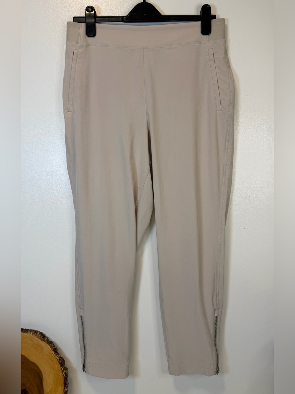 ATHLETA Beige High Rise Joggers tapered bottoms pull‎ on Women’s Size 10